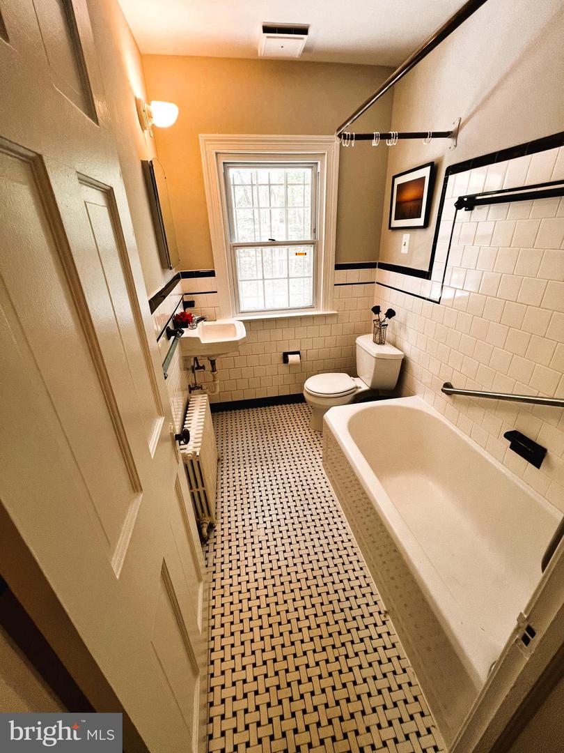 222 E FAIRFAX ST, FALLS CHURCH, Virginia 22046, 5 Bedrooms Bedrooms, ,4 BathroomsBathrooms,Residential,For sale,222 E FAIRFAX ST,VAFA2002898 MLS # VAFA2002898