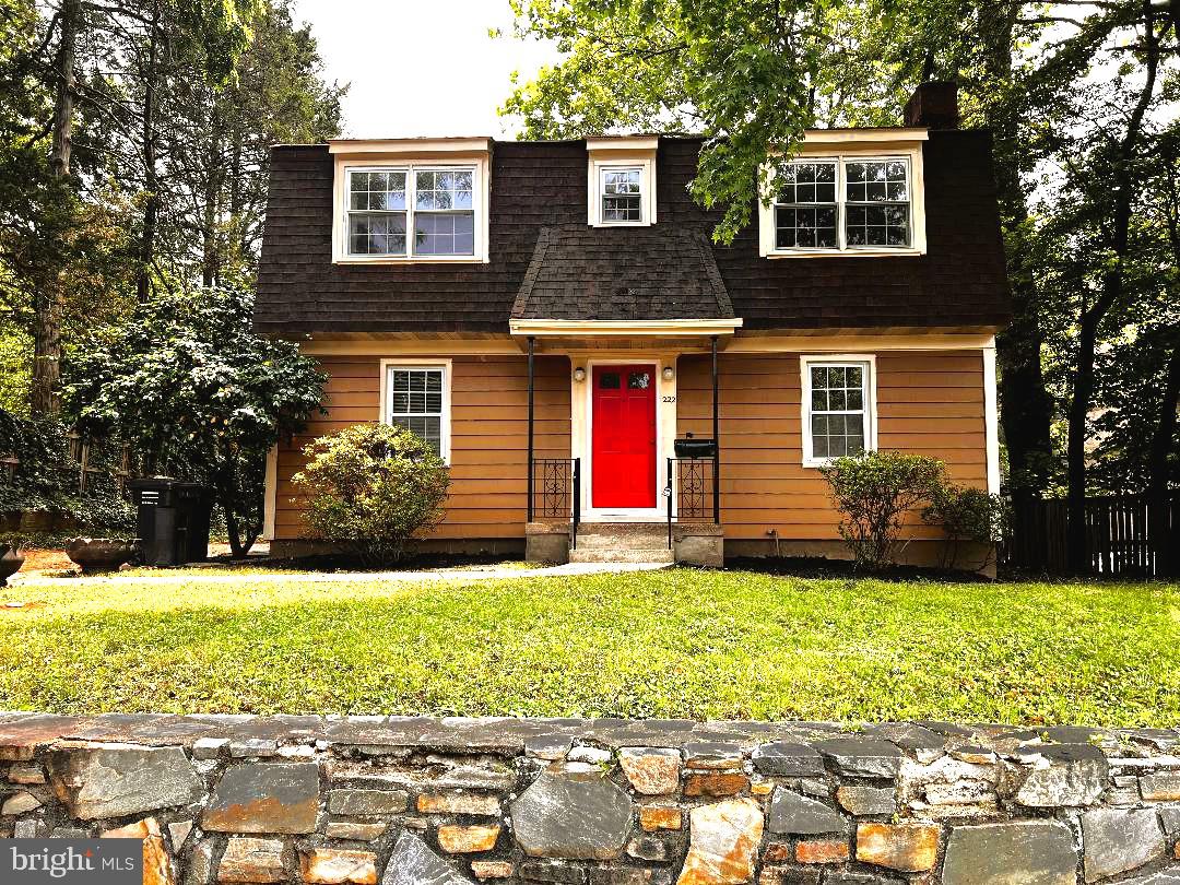 222 E FAIRFAX ST, FALLS CHURCH, Virginia 22046, 5 Bedrooms Bedrooms, ,4 BathroomsBathrooms,Residential,For sale,222 E FAIRFAX ST,VAFA2002898 MLS # VAFA2002898
