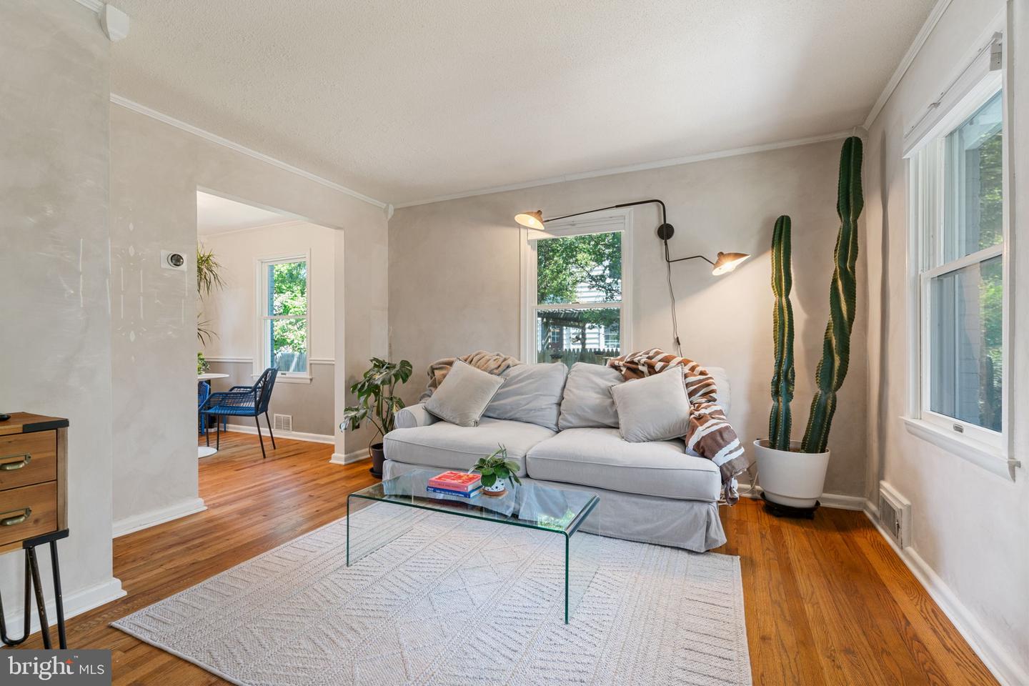 6002 WILLIAMSBURG RD, ALEXANDRIA, Virginia 22303, 2 Bedrooms Bedrooms, ,1 BathroomBathrooms,Residential,For sale,6002 WILLIAMSBURG RD,VAFX2233250 MLS # VAFX2233250