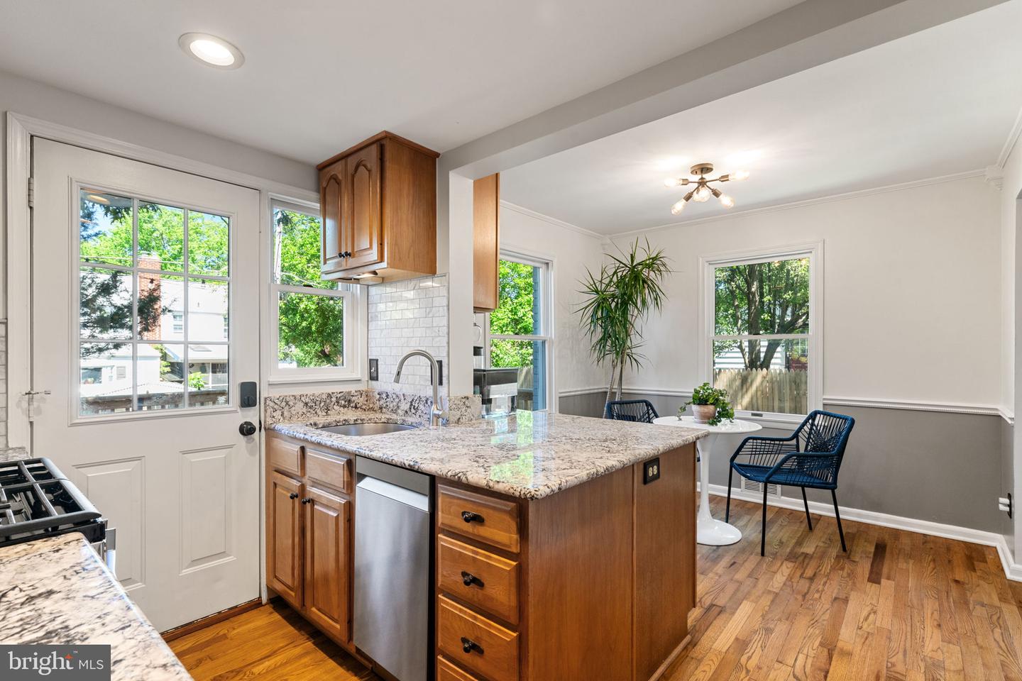 6002 WILLIAMSBURG RD, ALEXANDRIA, Virginia 22303, 2 Bedrooms Bedrooms, ,1 BathroomBathrooms,Residential,For sale,6002 WILLIAMSBURG RD,VAFX2233250 MLS # VAFX2233250