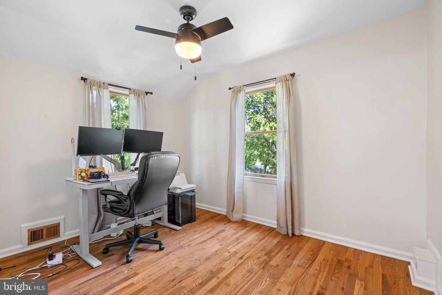 6002 WILLIAMSBURG RD, ALEXANDRIA, Virginia 22303, 2 Bedrooms Bedrooms, ,1 BathroomBathrooms,Residential,For sale,6002 WILLIAMSBURG RD,VAFX2233250 MLS # VAFX2233250