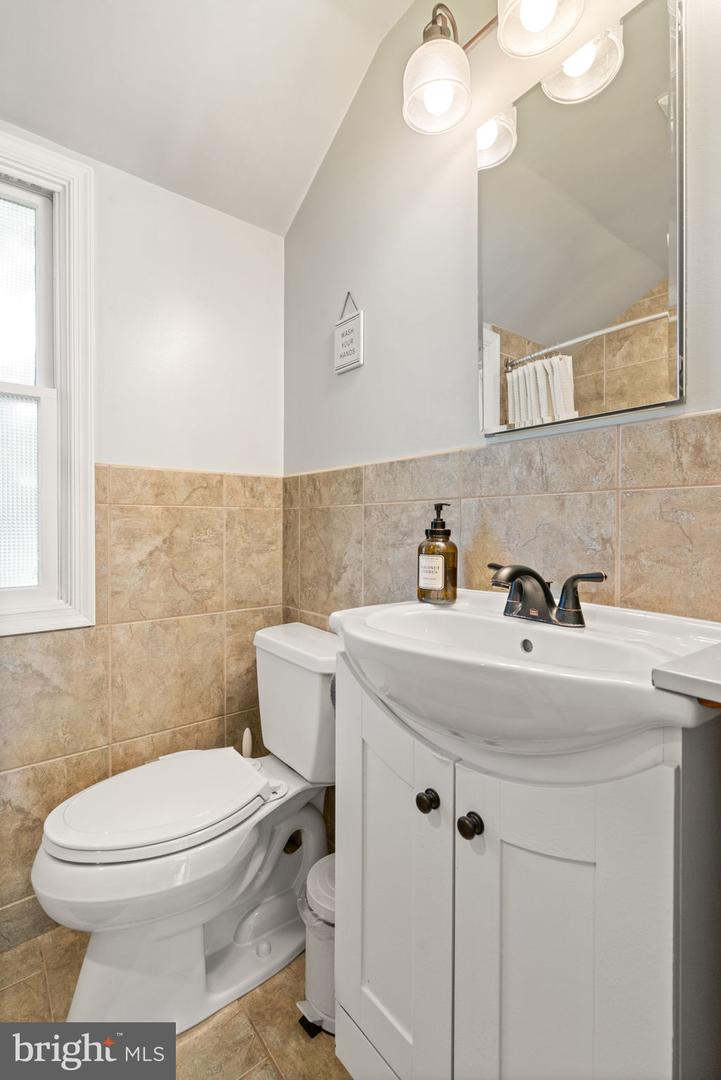 6002 WILLIAMSBURG RD, ALEXANDRIA, Virginia 22303, 2 Bedrooms Bedrooms, ,1 BathroomBathrooms,Residential,For sale,6002 WILLIAMSBURG RD,VAFX2233250 MLS # VAFX2233250