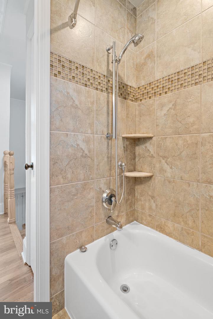 6002 WILLIAMSBURG RD, ALEXANDRIA, Virginia 22303, 2 Bedrooms Bedrooms, ,1 BathroomBathrooms,Residential,For sale,6002 WILLIAMSBURG RD,VAFX2233250 MLS # VAFX2233250