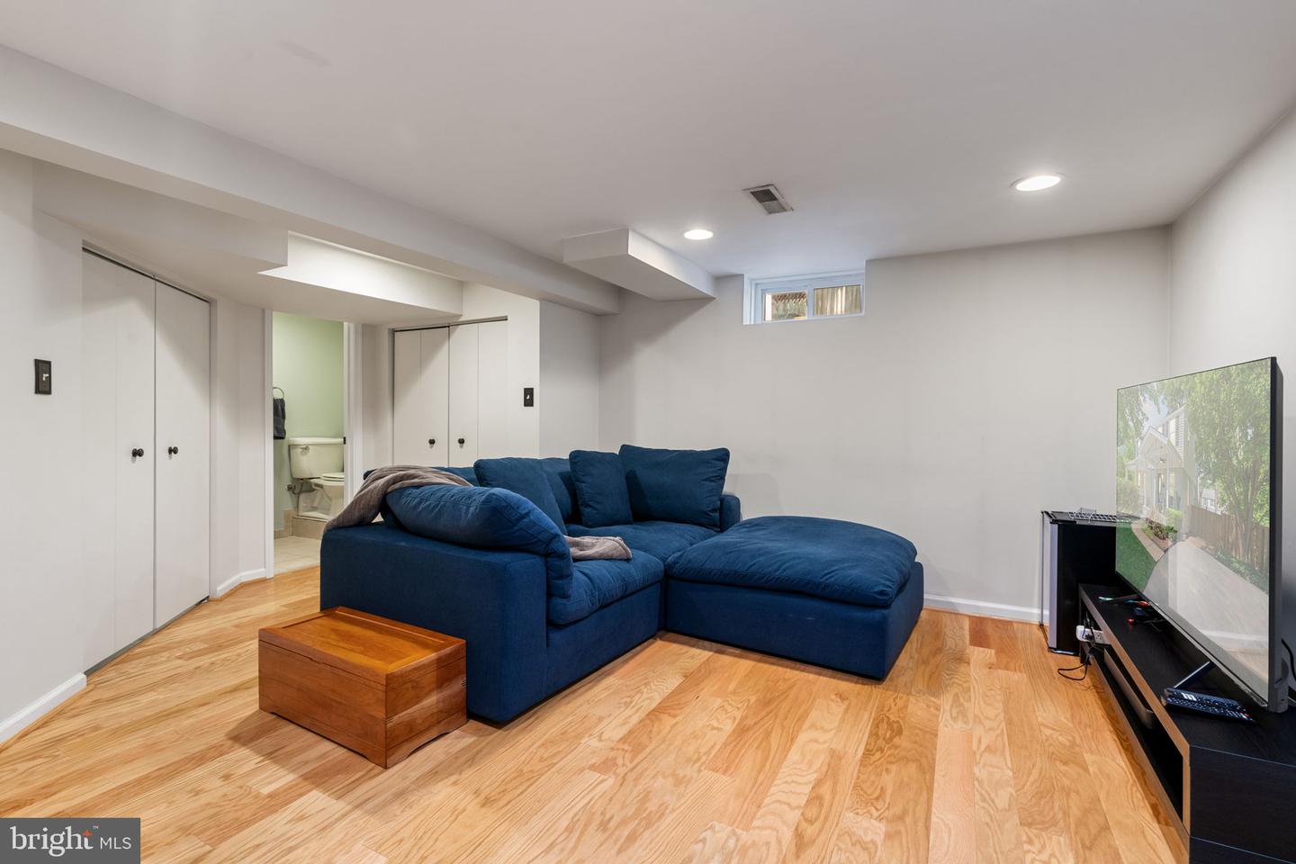 6002 WILLIAMSBURG RD, ALEXANDRIA, Virginia 22303, 2 Bedrooms Bedrooms, ,1 BathroomBathrooms,Residential,For sale,6002 WILLIAMSBURG RD,VAFX2233250 MLS # VAFX2233250