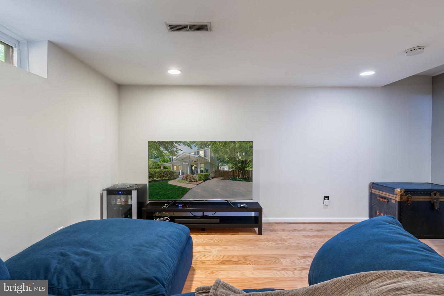 6002 WILLIAMSBURG RD, ALEXANDRIA, Virginia 22303, 2 Bedrooms Bedrooms, ,1 BathroomBathrooms,Residential,For sale,6002 WILLIAMSBURG RD,VAFX2233250 MLS # VAFX2233250