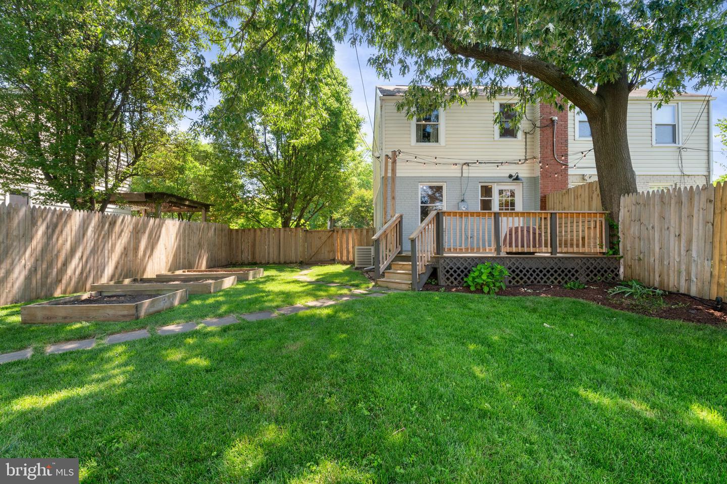 6002 WILLIAMSBURG RD, ALEXANDRIA, Virginia 22303, 2 Bedrooms Bedrooms, ,1 BathroomBathrooms,Residential,For sale,6002 WILLIAMSBURG RD,VAFX2233250 MLS # VAFX2233250