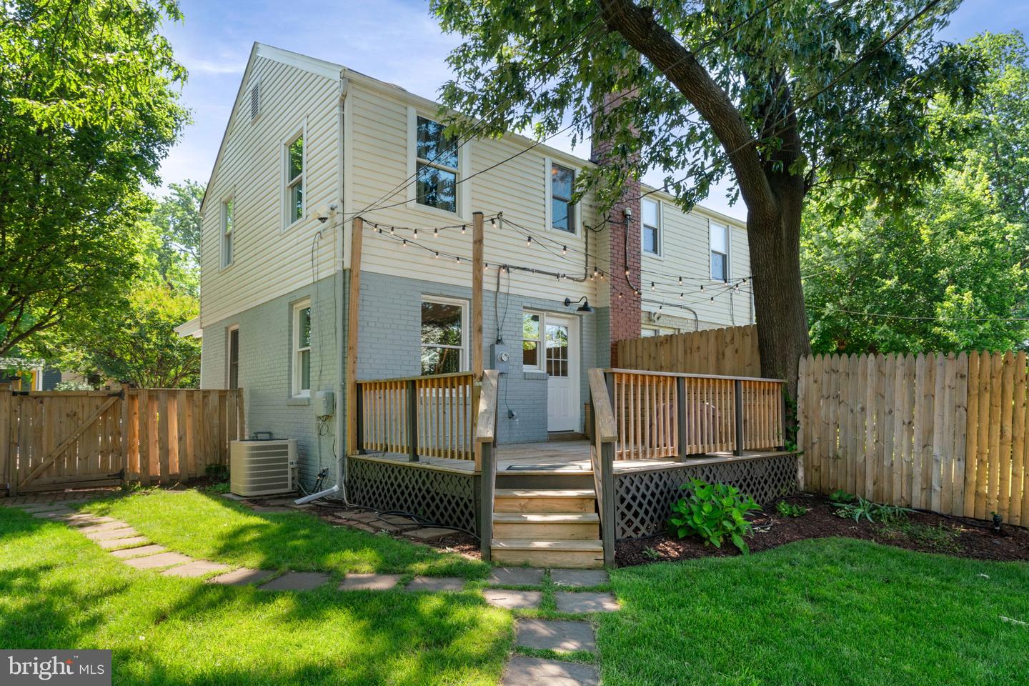 6002 WILLIAMSBURG RD, ALEXANDRIA, Virginia 22303, 2 Bedrooms Bedrooms, ,1 BathroomBathrooms,Residential,For sale,6002 WILLIAMSBURG RD,VAFX2233250 MLS # VAFX2233250