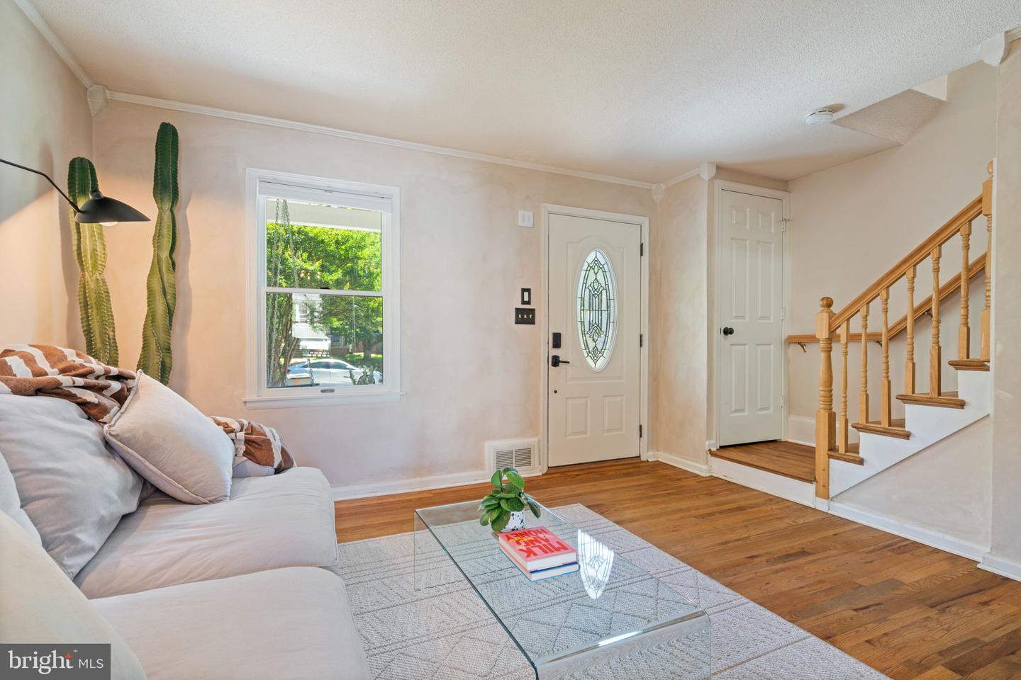 6002 WILLIAMSBURG RD, ALEXANDRIA, Virginia 22303, 2 Bedrooms Bedrooms, ,1 BathroomBathrooms,Residential,For sale,6002 WILLIAMSBURG RD,VAFX2233250 MLS # VAFX2233250