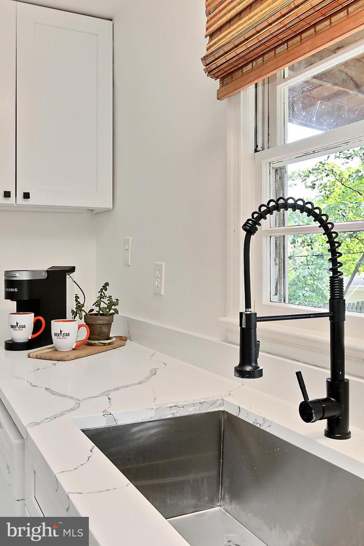 997 N TUCKAHOE ST, FALLS CHURCH, Virginia 22046, 3 Bedrooms Bedrooms, ,2 BathroomsBathrooms,Residential,For sale,997 N TUCKAHOE ST,VAFA2002906 MLS # VAFA2002906