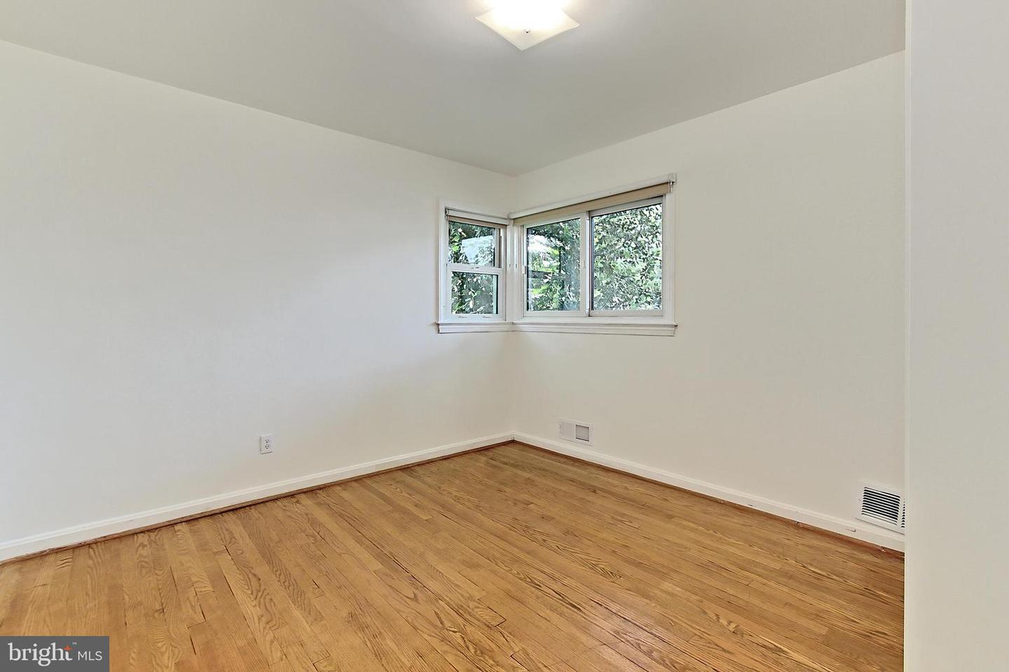 997 N TUCKAHOE ST, FALLS CHURCH, Virginia 22046, 3 Bedrooms Bedrooms, ,2 BathroomsBathrooms,Residential,For sale,997 N TUCKAHOE ST,VAFA2002906 MLS # VAFA2002906