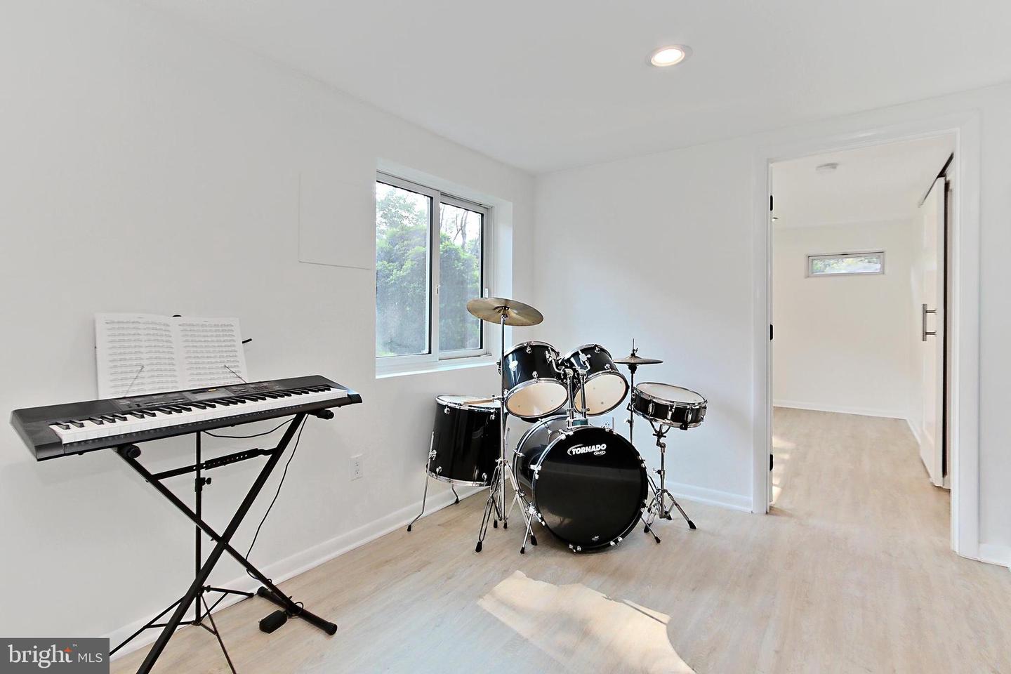 997 N TUCKAHOE ST, FALLS CHURCH, Virginia 22046, 3 Bedrooms Bedrooms, ,2 BathroomsBathrooms,Residential,For sale,997 N TUCKAHOE ST,VAFA2002906 MLS # VAFA2002906