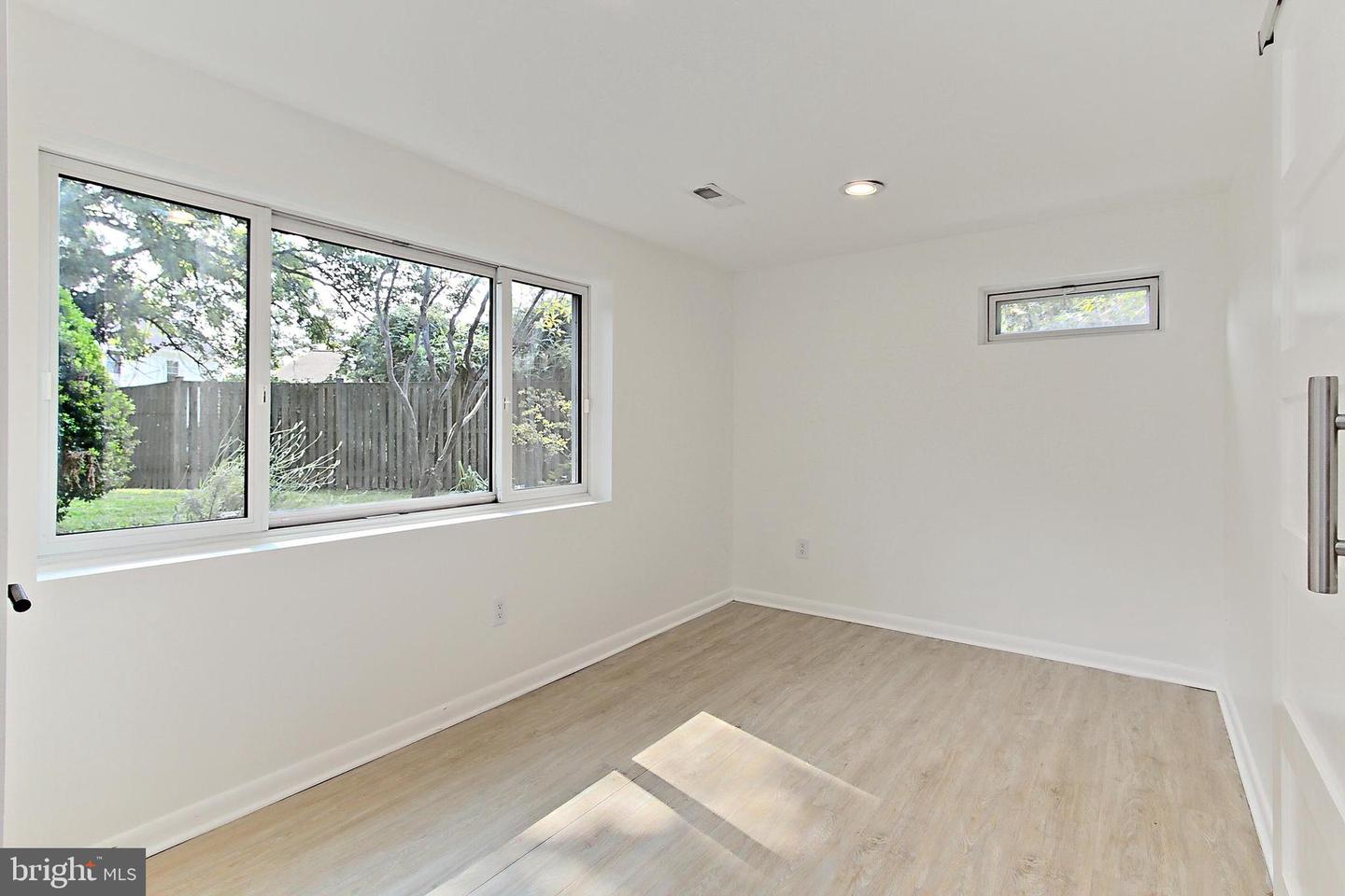 997 N TUCKAHOE ST, FALLS CHURCH, Virginia 22046, 3 Bedrooms Bedrooms, ,2 BathroomsBathrooms,Residential,For sale,997 N TUCKAHOE ST,VAFA2002906 MLS # VAFA2002906