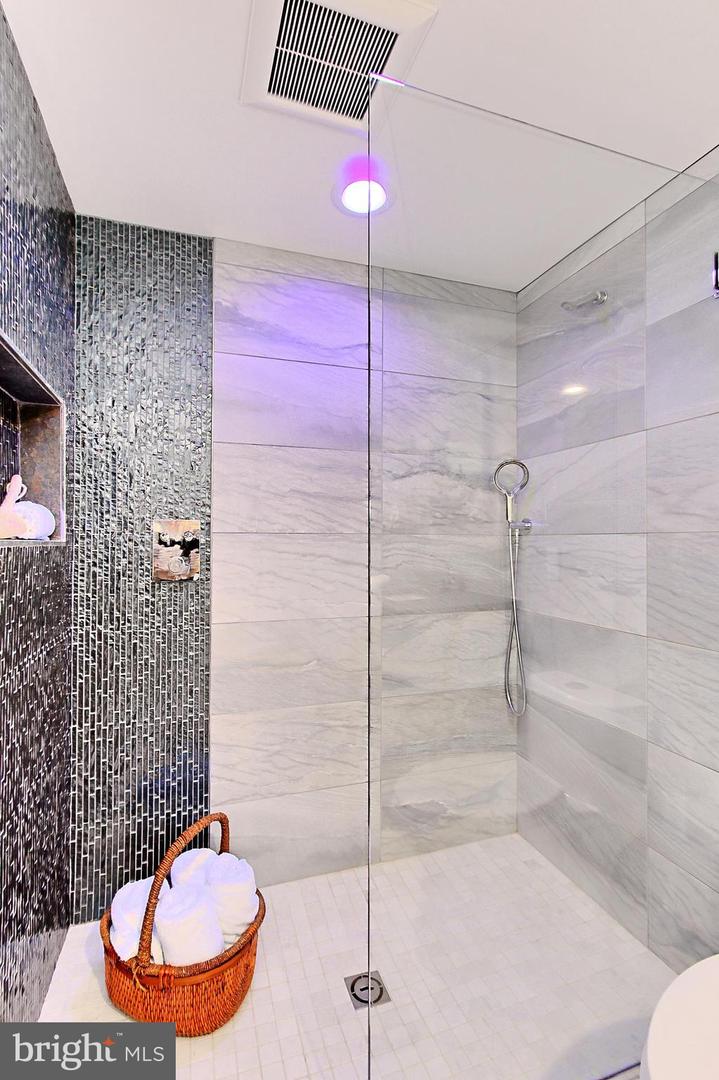 997 N TUCKAHOE ST, FALLS CHURCH, Virginia 22046, 3 Bedrooms Bedrooms, ,2 BathroomsBathrooms,Residential,For sale,997 N TUCKAHOE ST,VAFA2002906 MLS # VAFA2002906