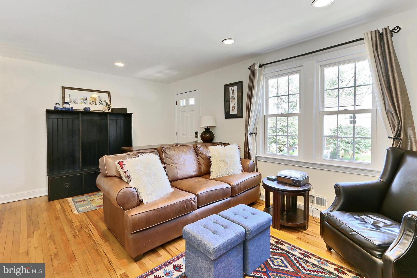 5712 18TH RD N, ARLINGTON, Virginia 22205, 4 Bedrooms Bedrooms, 9 Rooms Rooms,2 BathroomsBathrooms,Residential,For sale,5712 18TH RD N,VAAR2056008 MLS # VAAR2056008
