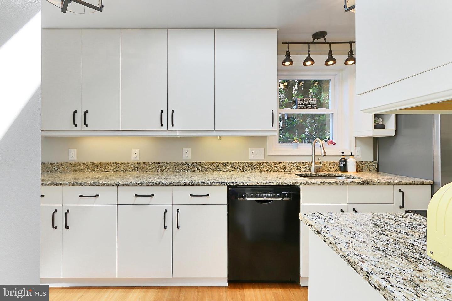 5712 18TH RD N, ARLINGTON, Virginia 22205, 4 Bedrooms Bedrooms, 9 Rooms Rooms,2 BathroomsBathrooms,Residential,For sale,5712 18TH RD N,VAAR2056008 MLS # VAAR2056008