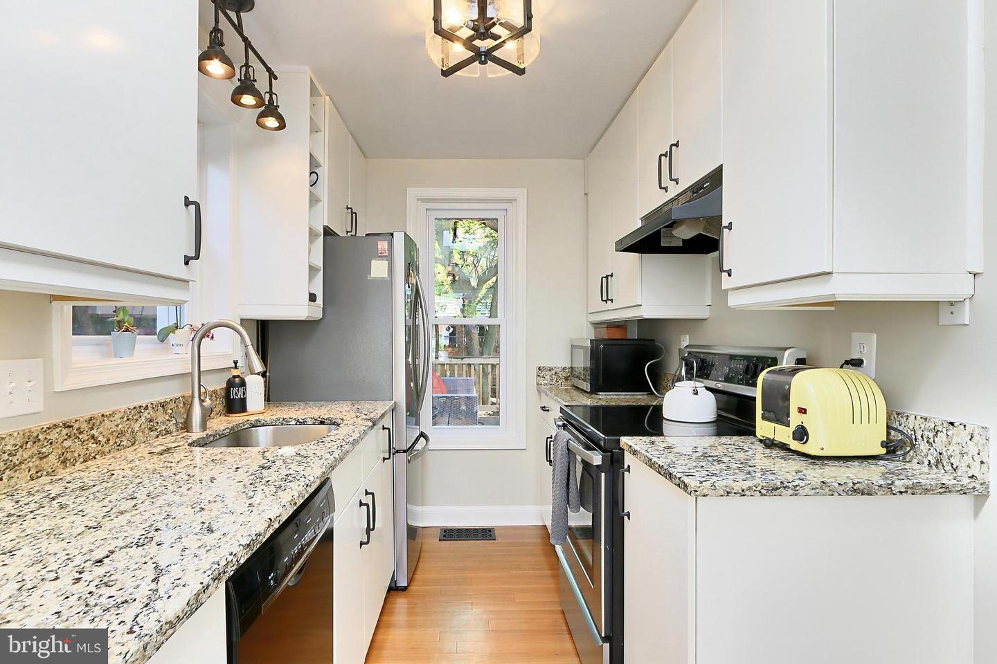 5712 18TH RD N, ARLINGTON, Virginia 22205, 4 Bedrooms Bedrooms, 9 Rooms Rooms,2 BathroomsBathrooms,Residential,For sale,5712 18TH RD N,VAAR2056008 MLS # VAAR2056008