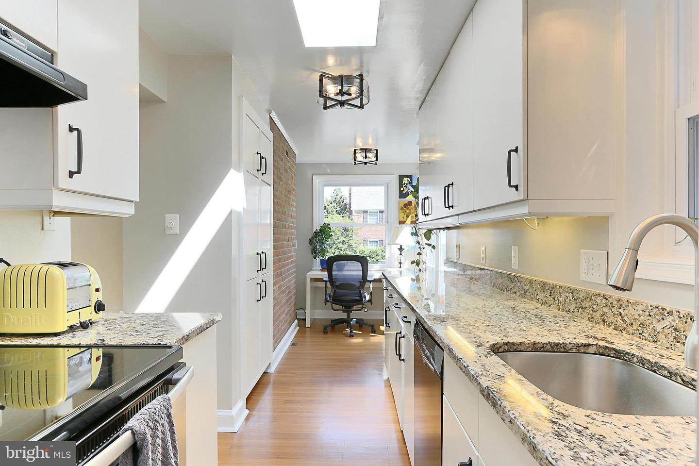 5712 18TH RD N, ARLINGTON, Virginia 22205, 4 Bedrooms Bedrooms, 9 Rooms Rooms,2 BathroomsBathrooms,Residential,For sale,5712 18TH RD N,VAAR2056008 MLS # VAAR2056008