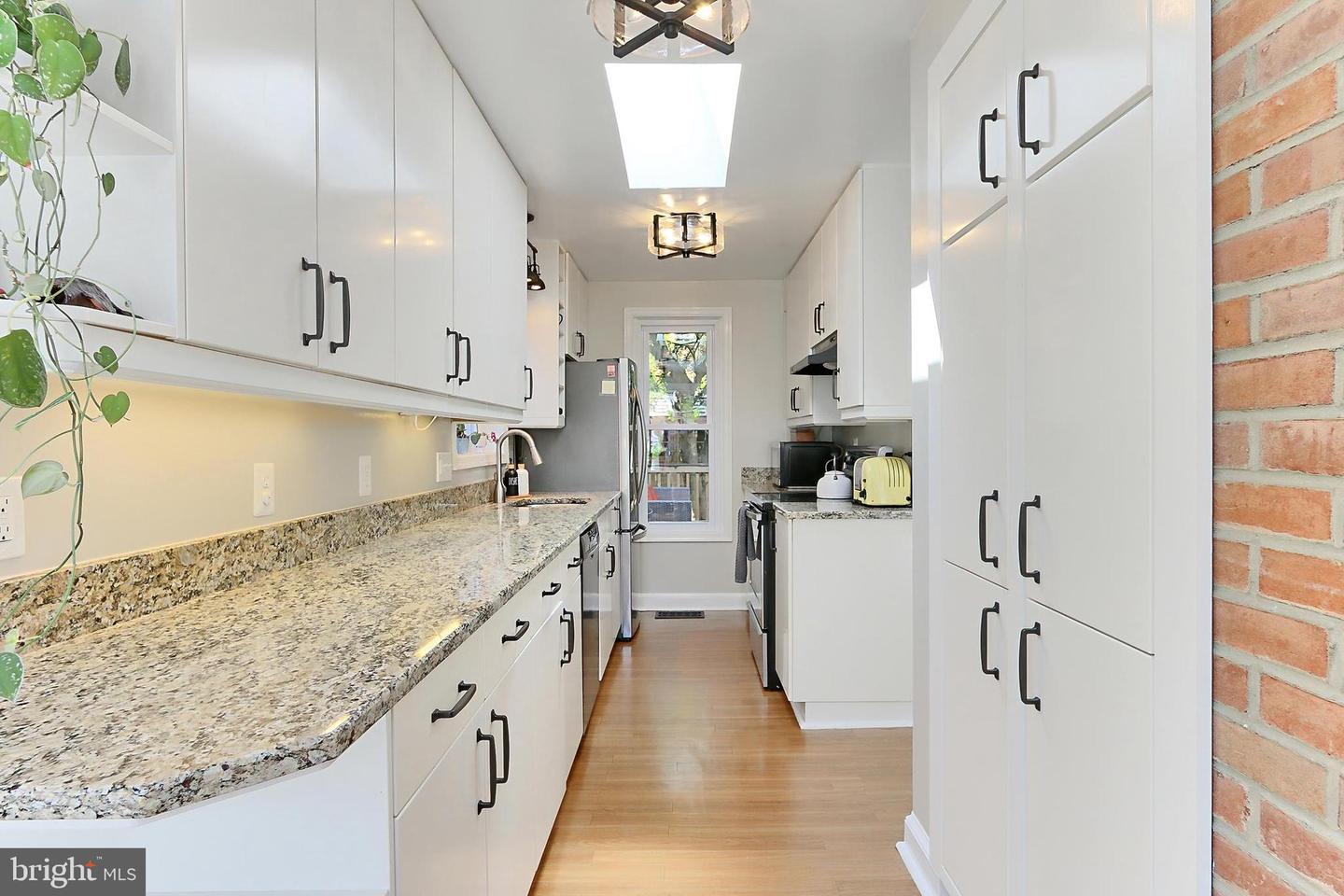 5712 18TH RD N, ARLINGTON, Virginia 22205, 4 Bedrooms Bedrooms, 9 Rooms Rooms,2 BathroomsBathrooms,Residential,For sale,5712 18TH RD N,VAAR2056008 MLS # VAAR2056008