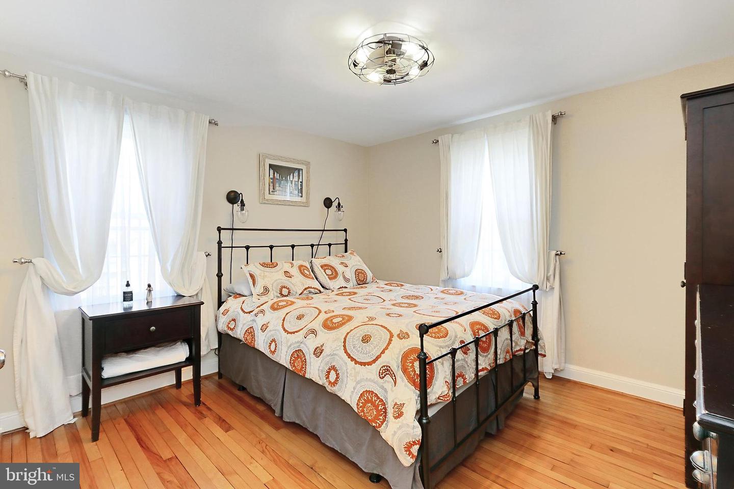 5712 18TH RD N, ARLINGTON, Virginia 22205, 4 Bedrooms Bedrooms, 9 Rooms Rooms,2 BathroomsBathrooms,Residential,For sale,5712 18TH RD N,VAAR2056008 MLS # VAAR2056008