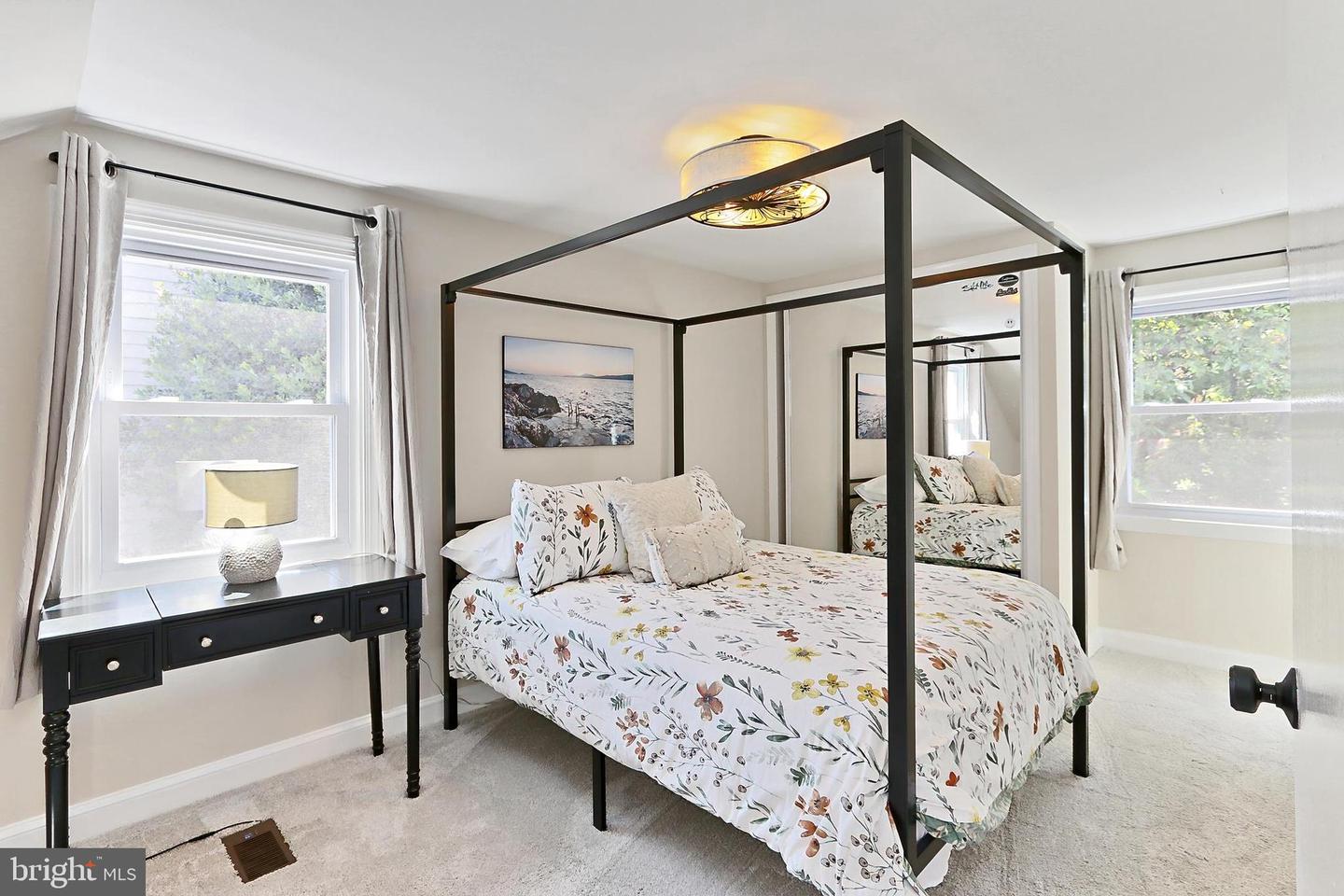 5712 18TH RD N, ARLINGTON, Virginia 22205, 4 Bedrooms Bedrooms, 9 Rooms Rooms,2 BathroomsBathrooms,Residential,For sale,5712 18TH RD N,VAAR2056008 MLS # VAAR2056008