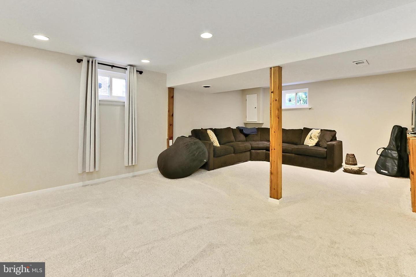 5712 18TH RD N, ARLINGTON, Virginia 22205, 4 Bedrooms Bedrooms, 9 Rooms Rooms,2 BathroomsBathrooms,Residential,For sale,5712 18TH RD N,VAAR2056008 MLS # VAAR2056008