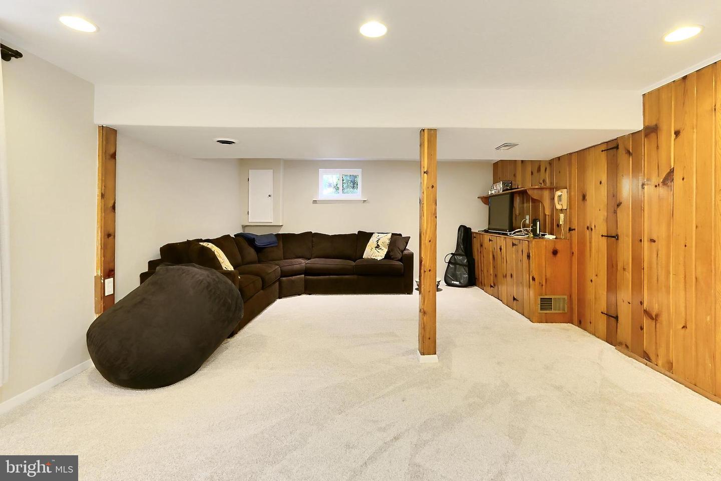 5712 18TH RD N, ARLINGTON, Virginia 22205, 4 Bedrooms Bedrooms, 9 Rooms Rooms,2 BathroomsBathrooms,Residential,For sale,5712 18TH RD N,VAAR2056008 MLS # VAAR2056008