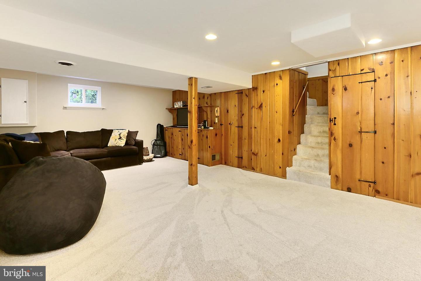 5712 18TH RD N, ARLINGTON, Virginia 22205, 4 Bedrooms Bedrooms, 9 Rooms Rooms,2 BathroomsBathrooms,Residential,For sale,5712 18TH RD N,VAAR2056008 MLS # VAAR2056008