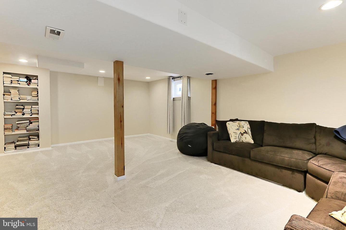 5712 18TH RD N, ARLINGTON, Virginia 22205, 4 Bedrooms Bedrooms, 9 Rooms Rooms,2 BathroomsBathrooms,Residential,For sale,5712 18TH RD N,VAAR2056008 MLS # VAAR2056008