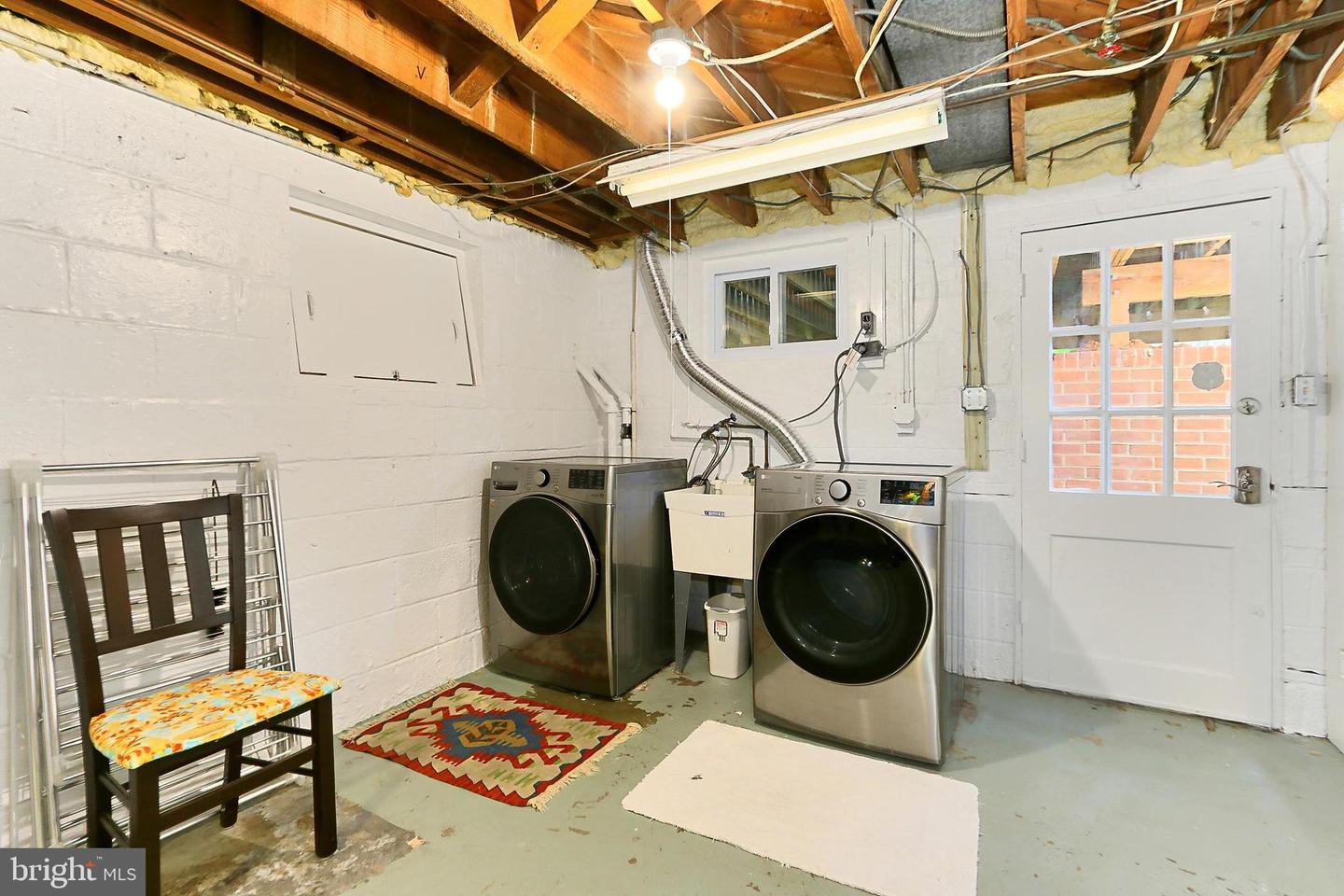 5712 18TH RD N, ARLINGTON, Virginia 22205, 4 Bedrooms Bedrooms, 9 Rooms Rooms,2 BathroomsBathrooms,Residential,For sale,5712 18TH RD N,VAAR2056008 MLS # VAAR2056008
