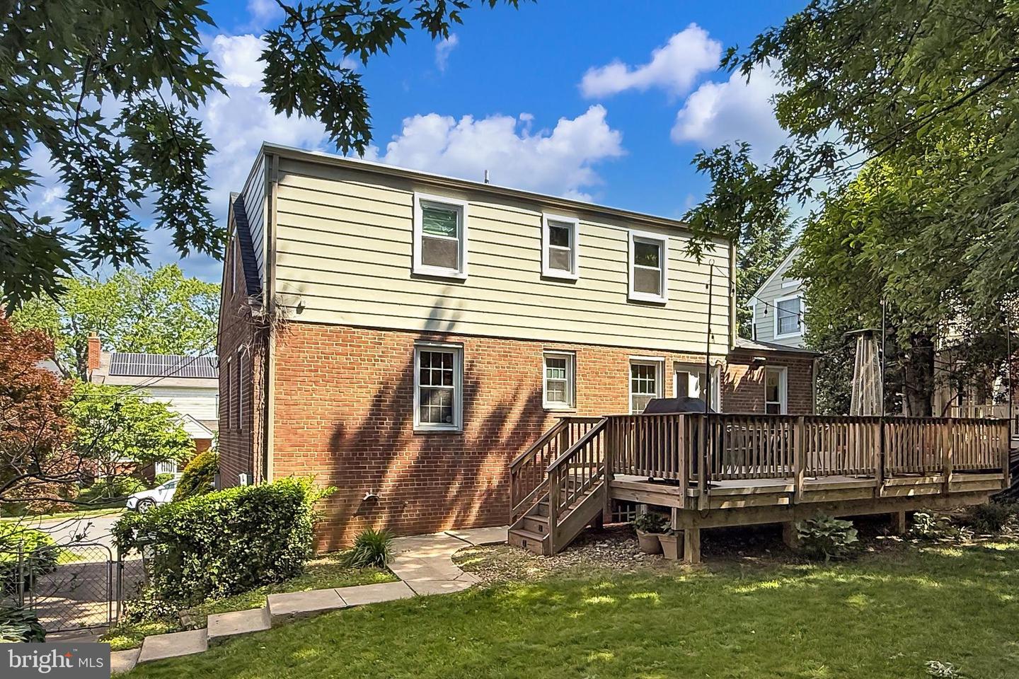 5712 18TH RD N, ARLINGTON, Virginia 22205, 4 Bedrooms Bedrooms, 9 Rooms Rooms,2 BathroomsBathrooms,Residential,For sale,5712 18TH RD N,VAAR2056008 MLS # VAAR2056008