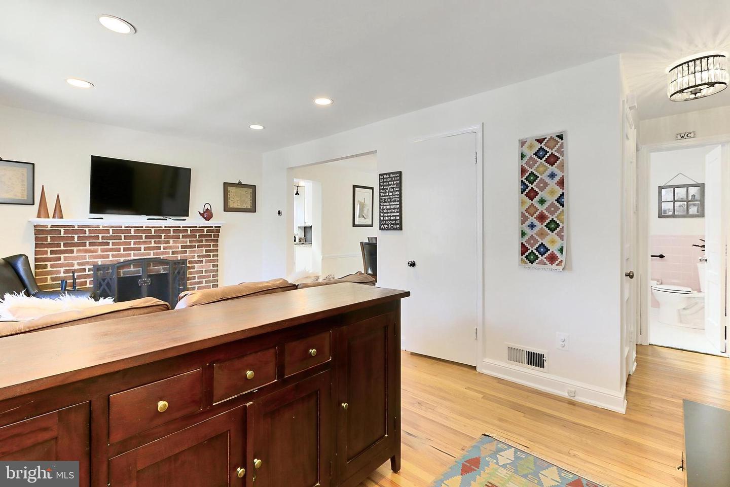 5712 18TH RD N, ARLINGTON, Virginia 22205, 4 Bedrooms Bedrooms, 9 Rooms Rooms,2 BathroomsBathrooms,Residential,For sale,5712 18TH RD N,VAAR2056008 MLS # VAAR2056008