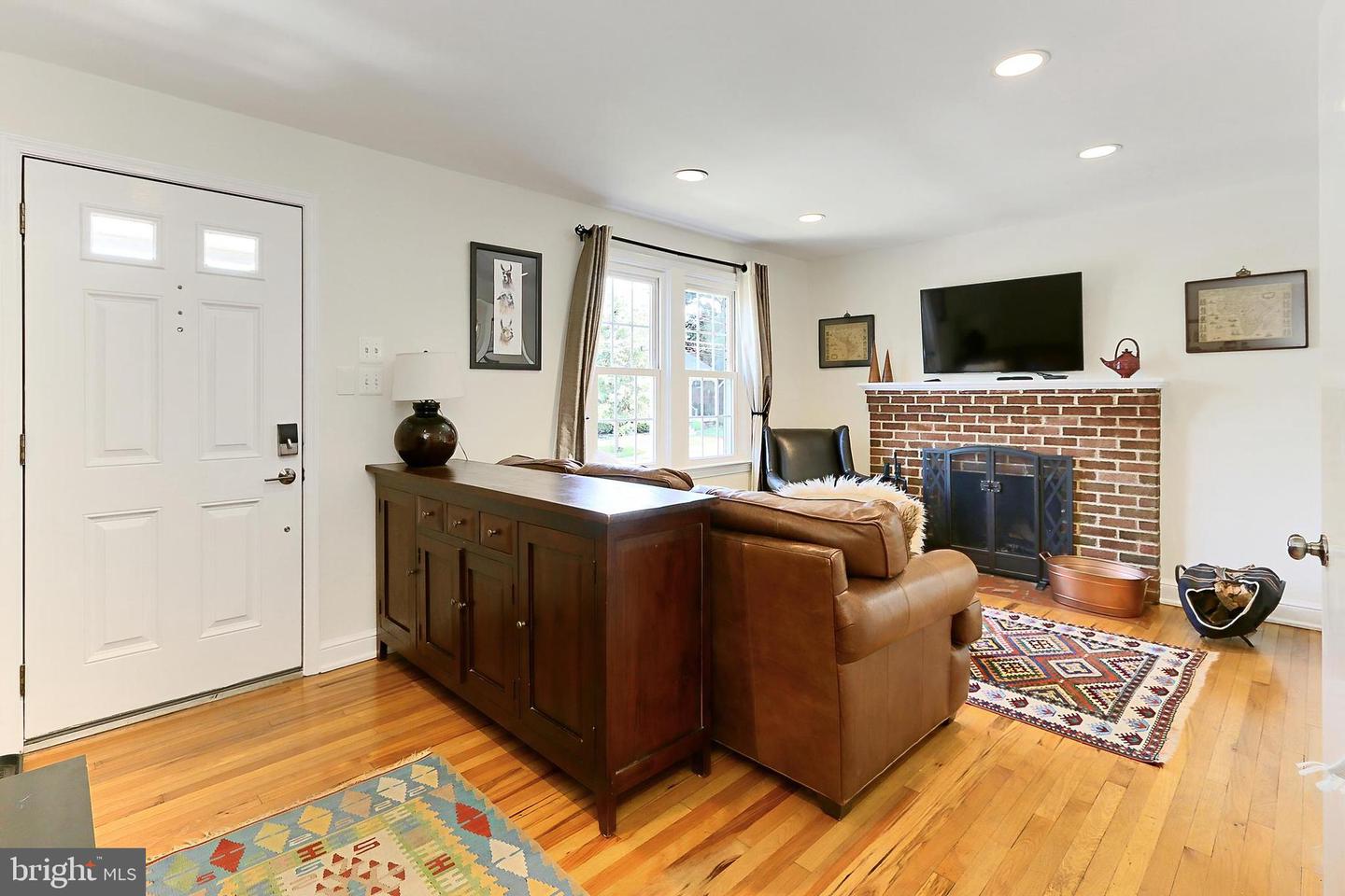5712 18TH RD N, ARLINGTON, Virginia 22205, 4 Bedrooms Bedrooms, 9 Rooms Rooms,2 BathroomsBathrooms,Residential,For sale,5712 18TH RD N,VAAR2056008 MLS # VAAR2056008
