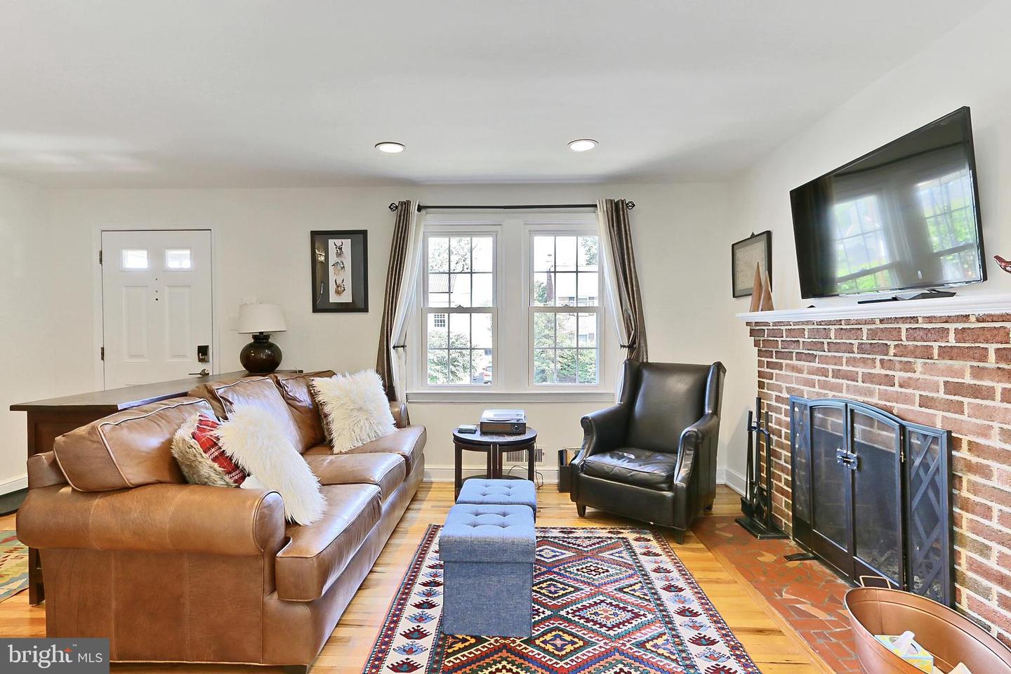 5712 18TH RD N, ARLINGTON, Virginia 22205, 4 Bedrooms Bedrooms, 9 Rooms Rooms,2 BathroomsBathrooms,Residential,For sale,5712 18TH RD N,VAAR2056008 MLS # VAAR2056008