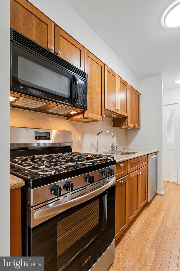 3328 WOODBURN VILLAGE DR #14, ANNANDALE, Virginia 22003, 2 Bedrooms Bedrooms, ,1 BathroomBathrooms,Residential,For sale,3328 WOODBURN VILLAGE DR #14,VAFX2234124 MLS # VAFX2234124