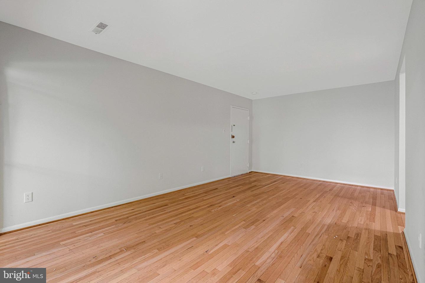 3328 WOODBURN VILLAGE DR #14, ANNANDALE, Virginia 22003, 2 Bedrooms Bedrooms, ,1 BathroomBathrooms,Residential,For sale,3328 WOODBURN VILLAGE DR #14,VAFX2234124 MLS # VAFX2234124