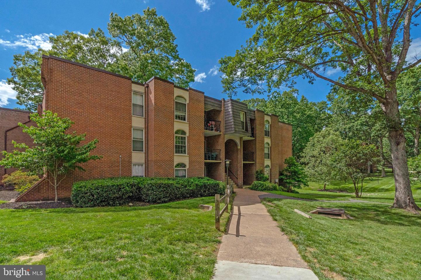 3328 WOODBURN VILLAGE DR #14, ANNANDALE, Virginia 22003, 2 Bedrooms Bedrooms, ,1 BathroomBathrooms,Residential,For sale,3328 WOODBURN VILLAGE DR #14,VAFX2234124 MLS # VAFX2234124