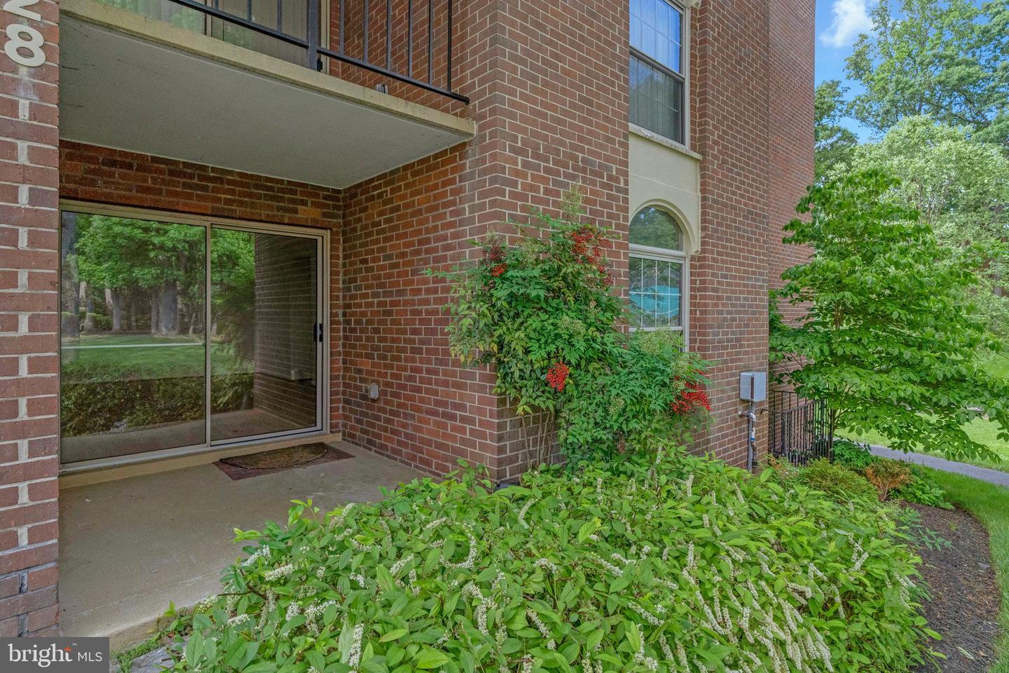 3328 WOODBURN VILLAGE DR #14, ANNANDALE, Virginia 22003, 2 Bedrooms Bedrooms, ,1 BathroomBathrooms,Residential,For sale,3328 WOODBURN VILLAGE DR #14,VAFX2234124 MLS # VAFX2234124