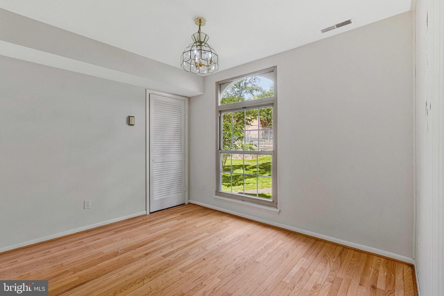 3328 WOODBURN VILLAGE DR #14, ANNANDALE, Virginia 22003, 2 Bedrooms Bedrooms, ,1 BathroomBathrooms,Residential,For sale,3328 WOODBURN VILLAGE DR #14,VAFX2234124 MLS # VAFX2234124