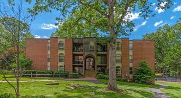 3328 WOODBURN VILLAGE DR #14, ANNANDALE, Virginia 22003, 2 Bedrooms Bedrooms, ,1 BathroomBathrooms,Residential,For sale,3328 WOODBURN VILLAGE DR #14,VAFX2234124 MLS # VAFX2234124