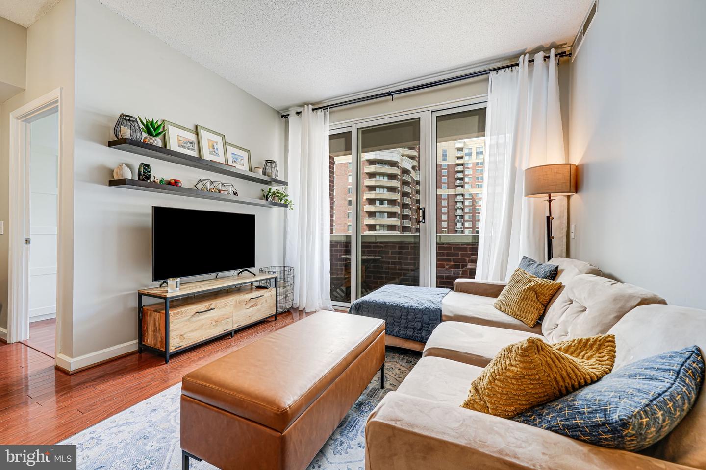880 N POLLARD ST #1021, ARLINGTON, Virginia 22203, 2 Bedrooms Bedrooms, ,1 BathroomBathrooms,Residential,For sale,880 N POLLARD ST #1021,VAAR2056188 MLS # VAAR2056188