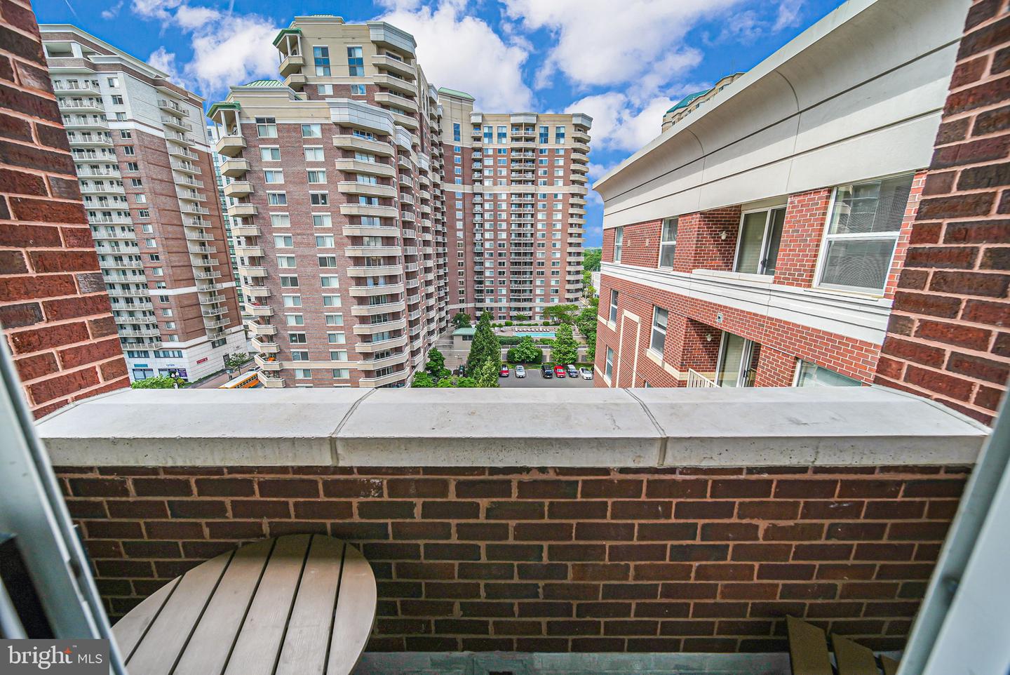 880 N POLLARD ST #1021, ARLINGTON, Virginia 22203, 2 Bedrooms Bedrooms, ,1 BathroomBathrooms,Residential,For sale,880 N POLLARD ST #1021,VAAR2056188 MLS # VAAR2056188