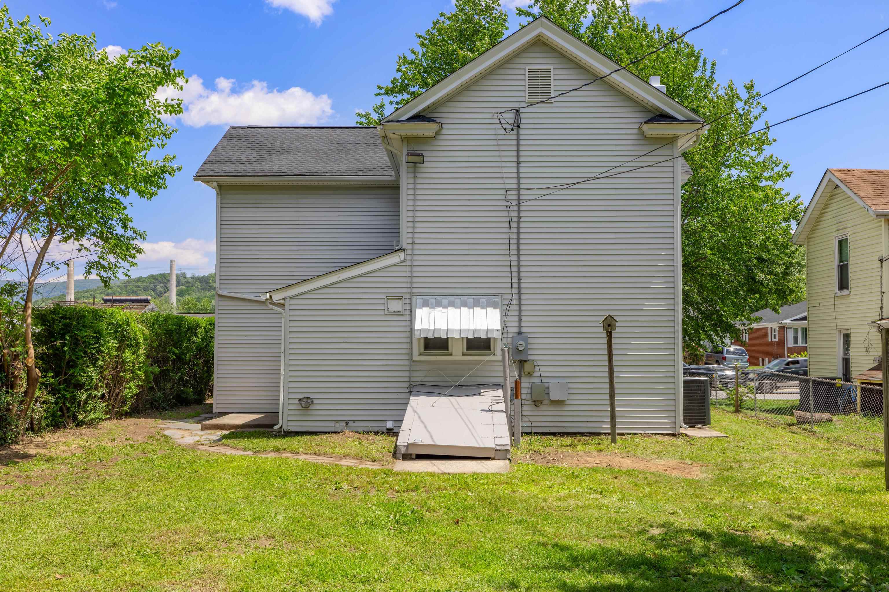 561 ARCH AVE, WAYNESBORO, Virginia 22980, 4 Bedrooms Bedrooms, ,2 BathroomsBathrooms,Residential,561 ARCH AVE,665424 MLS # 665424