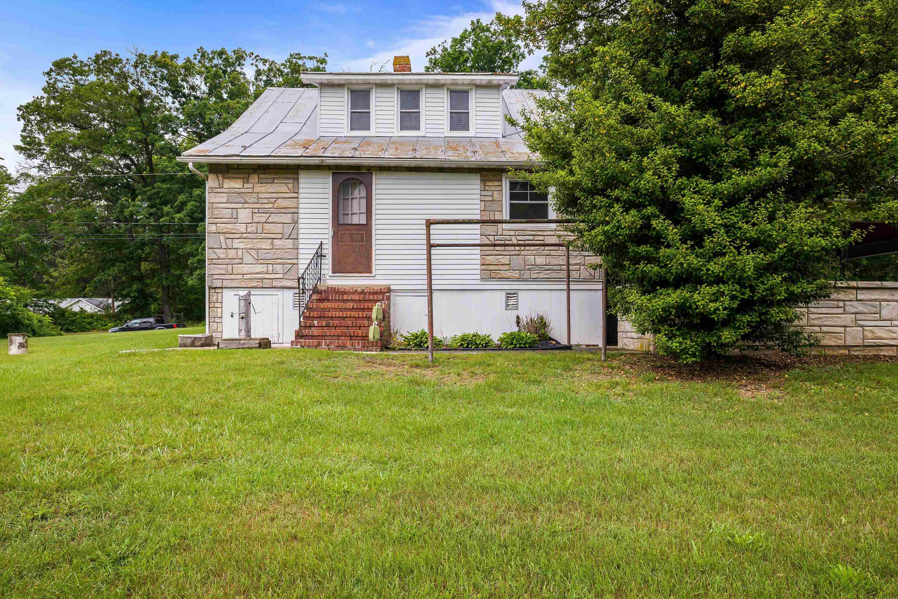 4056 EAST POINT RD, ELKTON, Virginia 22827, 4 Bedrooms Bedrooms, ,1 BathroomBathrooms,Residential,4056 EAST POINT RD,665426 MLS # 665426