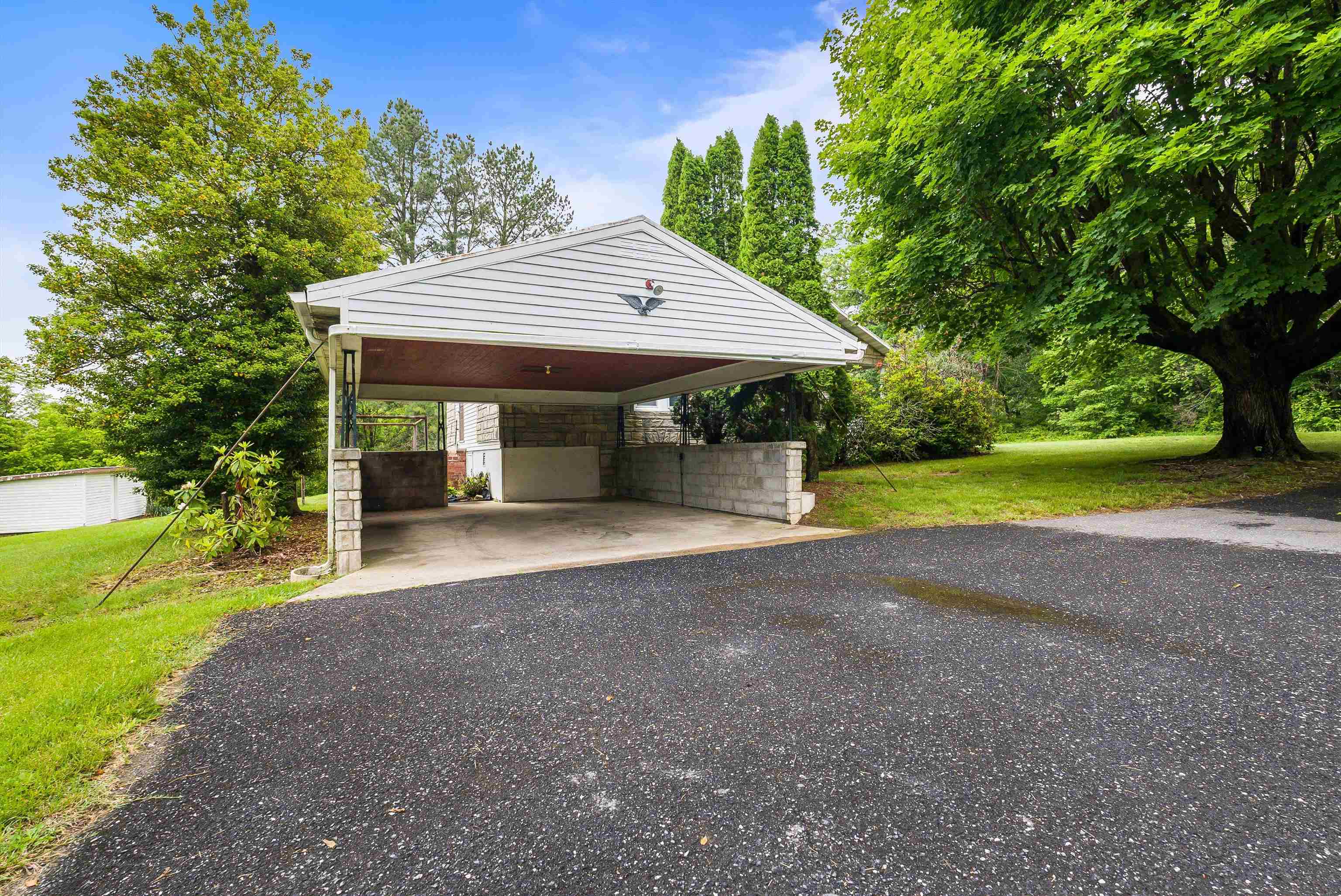4056 EAST POINT RD, ELKTON, Virginia 22827, 4 Bedrooms Bedrooms, ,1 BathroomBathrooms,Residential,4056 EAST POINT RD,665426 MLS # 665426