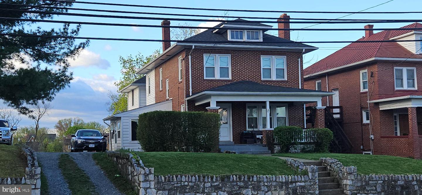 811 BERRYVILLE AVE, WINCHESTER, Virginia 22601, 6 Bedrooms Bedrooms, ,3 BathroomsBathrooms,Residential,For sale,811 BERRYVILLE AVE,VAWI2007588 MLS # VAWI2007588