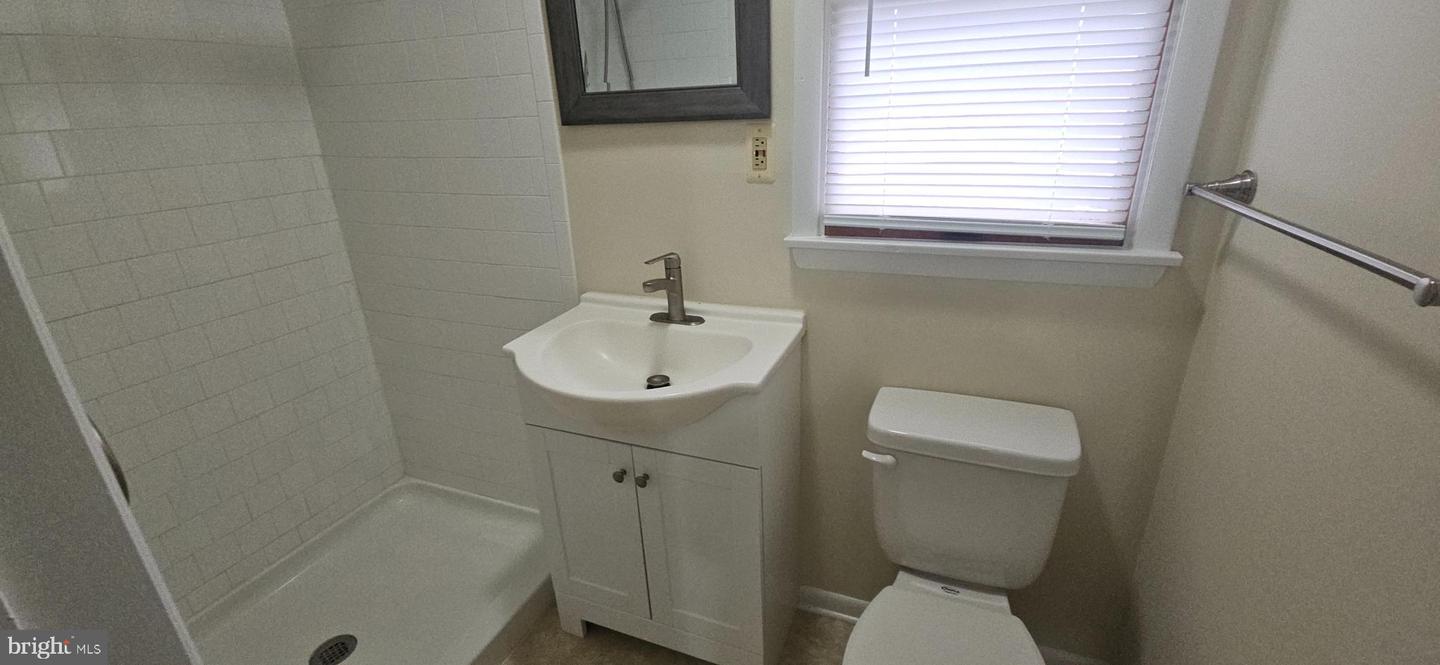 811 BERRYVILLE AVE, WINCHESTER, Virginia 22601, 6 Bedrooms Bedrooms, ,3 BathroomsBathrooms,Residential,For sale,811 BERRYVILLE AVE,VAWI2007588 MLS # VAWI2007588