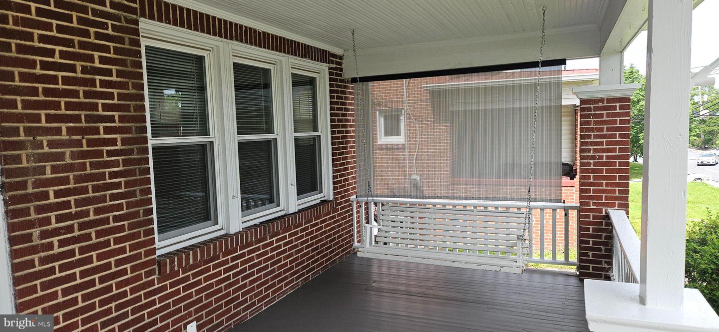 811 BERRYVILLE AVE, WINCHESTER, Virginia 22601, 6 Bedrooms Bedrooms, ,3 BathroomsBathrooms,Residential,For sale,811 BERRYVILLE AVE,VAWI2007588 MLS # VAWI2007588