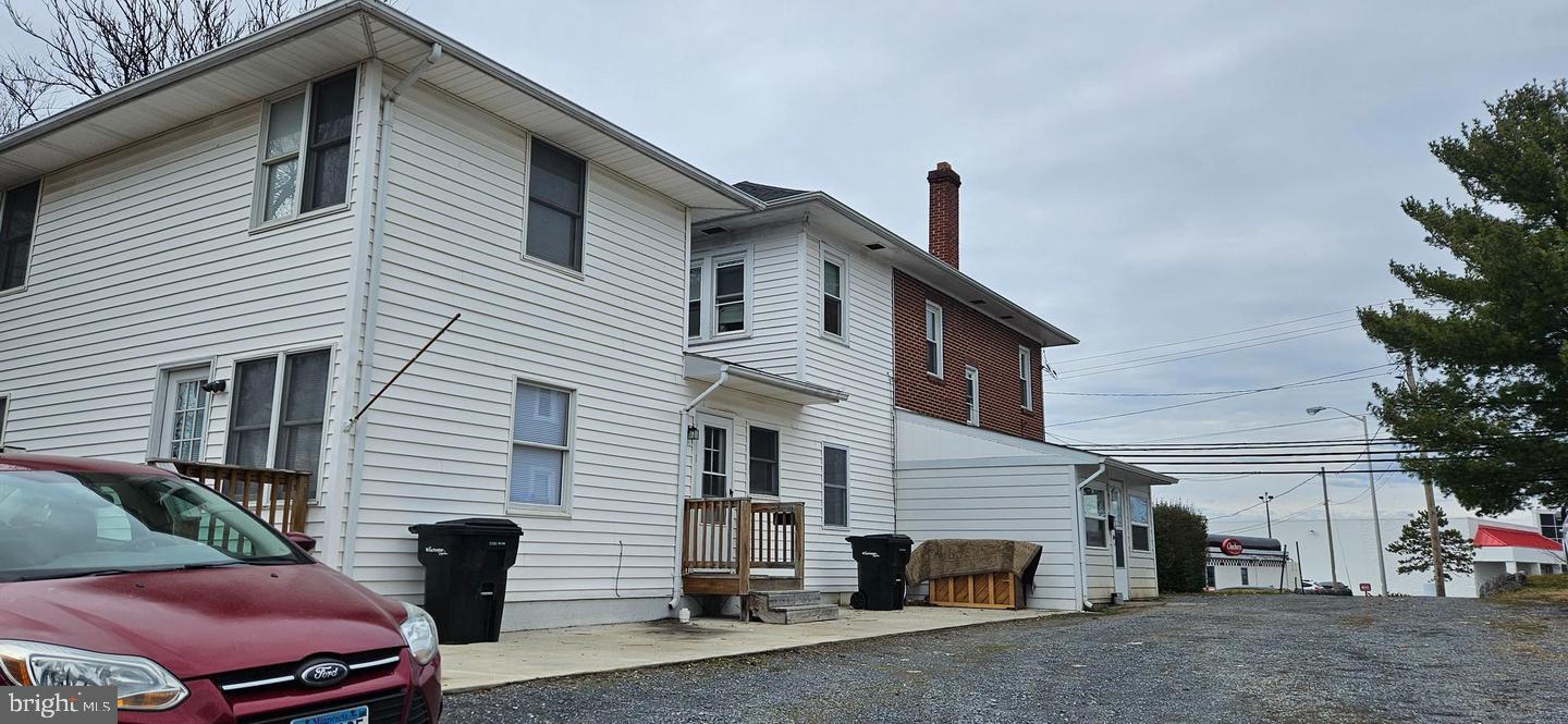 811 BERRYVILLE AVE, WINCHESTER, Virginia 22601, 6 Bedrooms Bedrooms, ,3 BathroomsBathrooms,Residential,For sale,811 BERRYVILLE AVE,VAWI2007588 MLS # VAWI2007588