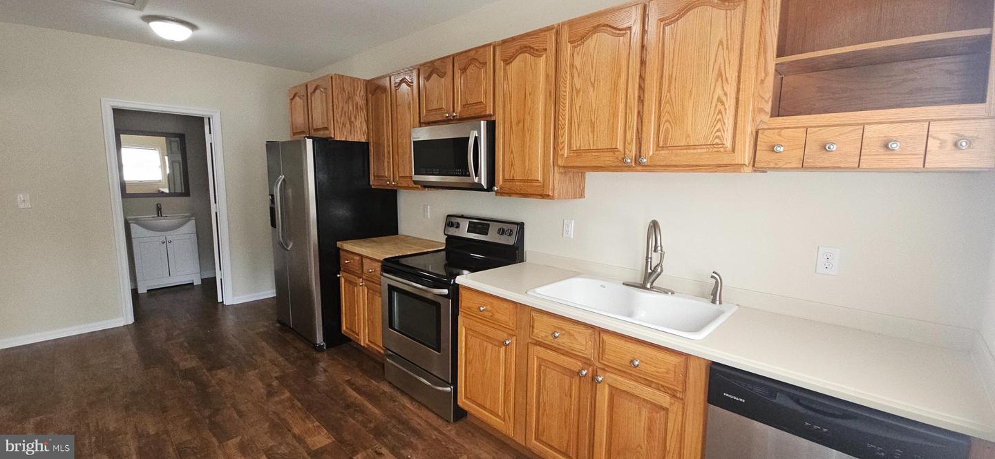811 BERRYVILLE AVE, WINCHESTER, Virginia 22601, 6 Bedrooms Bedrooms, ,3 BathroomsBathrooms,Residential,For sale,811 BERRYVILLE AVE,VAWI2007588 MLS # VAWI2007588