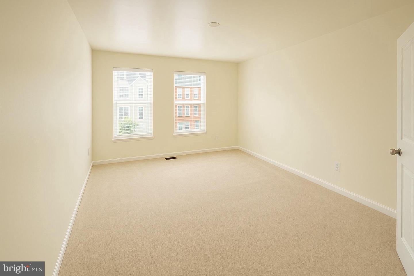 43370 TOWN GATE SQ, CHANTILLY, Virginia 20152, 3 Bedrooms Bedrooms, ,2 BathroomsBathrooms,Residential,For sale,43370 TOWN GATE SQ,VALO2094896 MLS # VALO2094896
